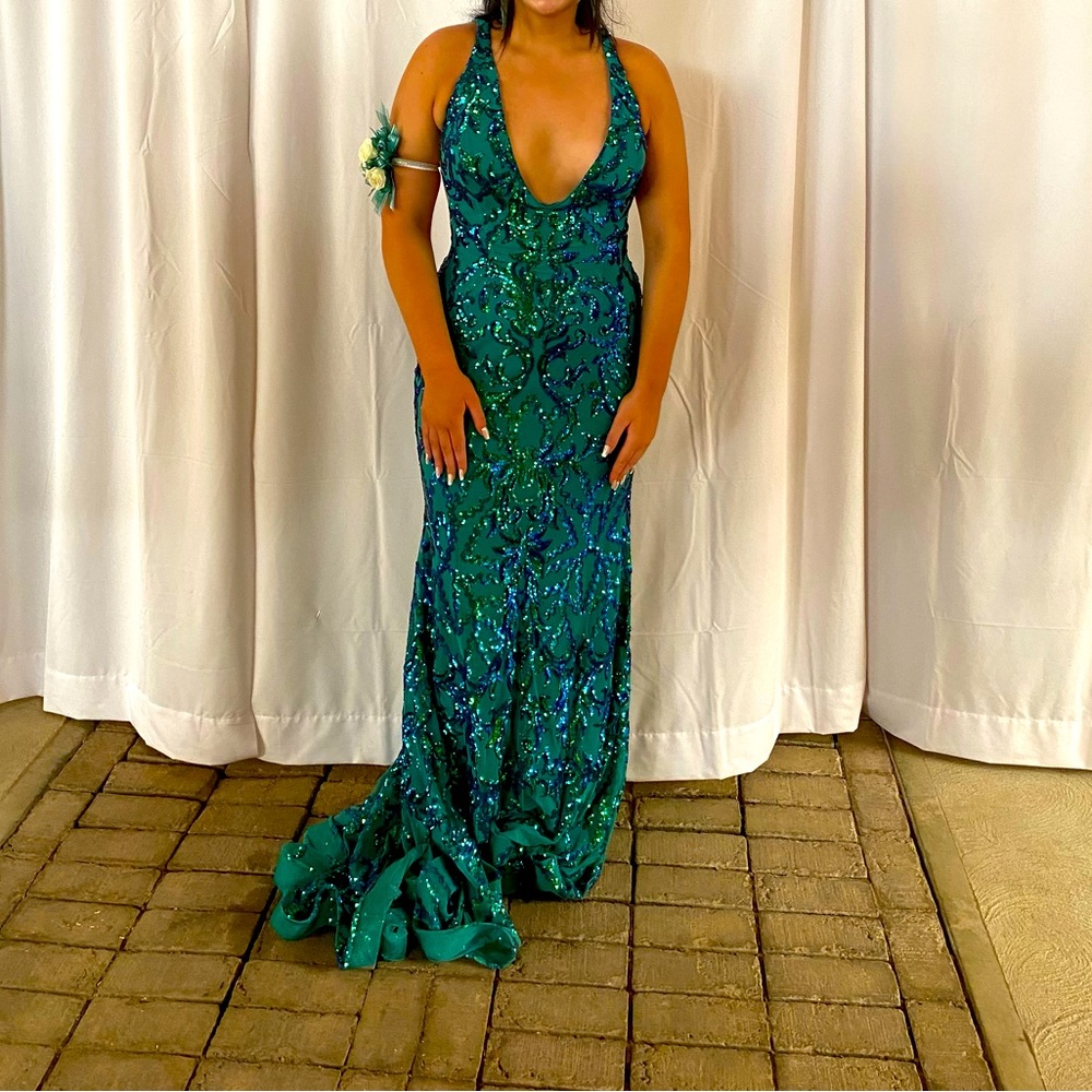 Stunning green mermaid dress size 14. Tons of compliments!